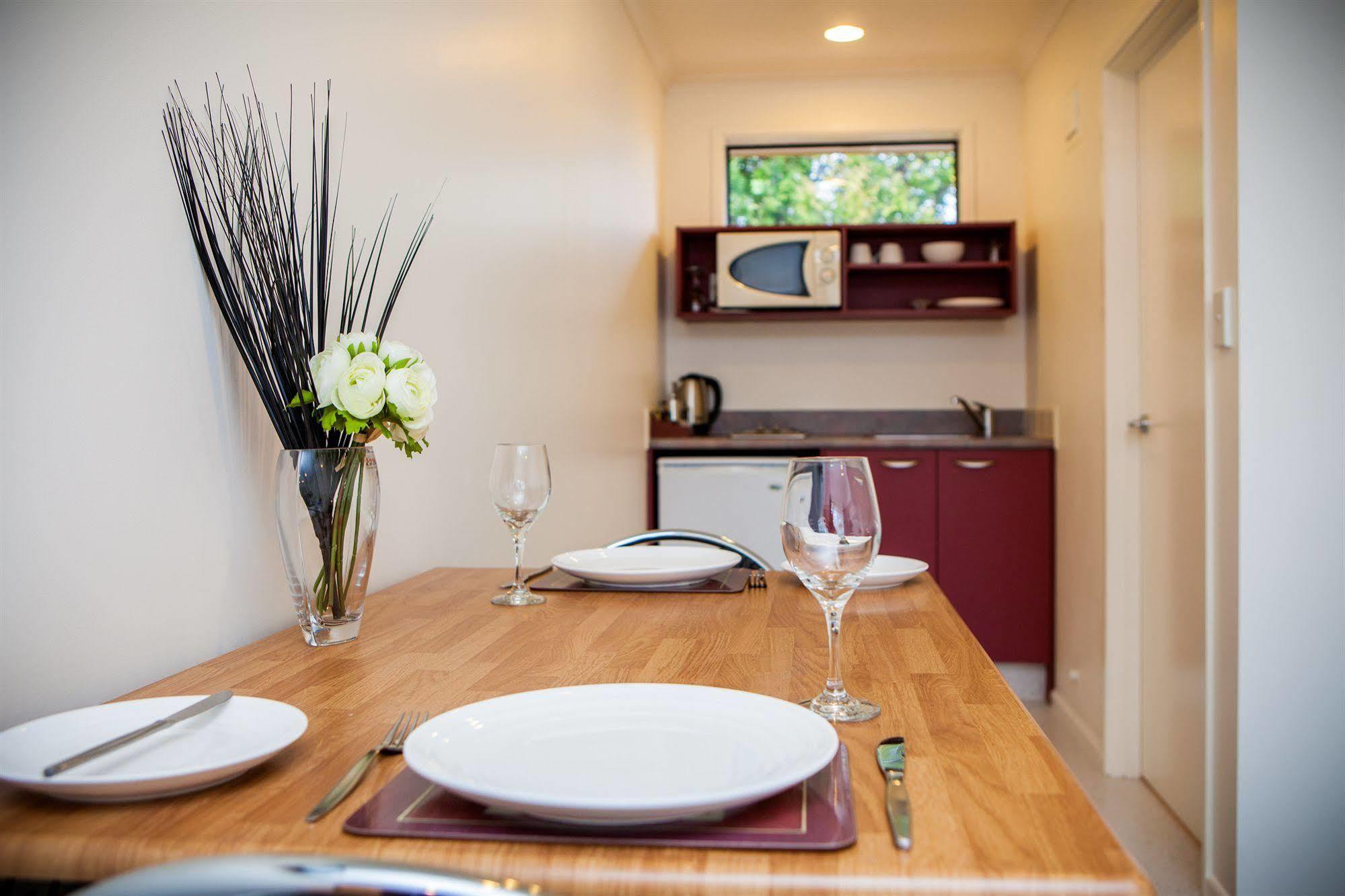 Antonio Mews Motel สแตรทฟอร์ด ภายนอก รูปภาพ